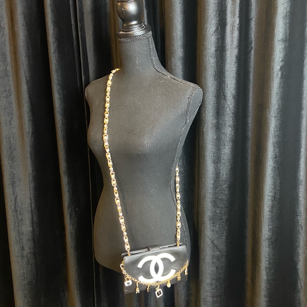 Chanel long wallet black leather crossbody custom with handmade bag charm - Picture 3 of 16